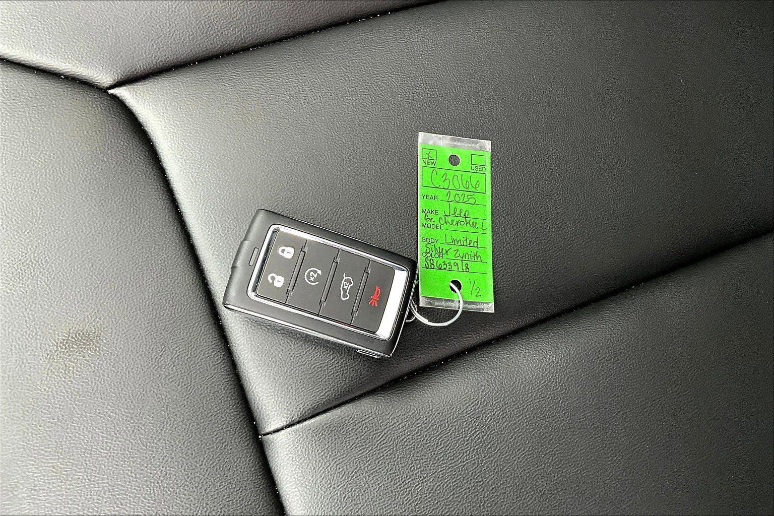 2025 Jeep Grand Cherokee GRAND CHEROKEE L LIMITED 4X4