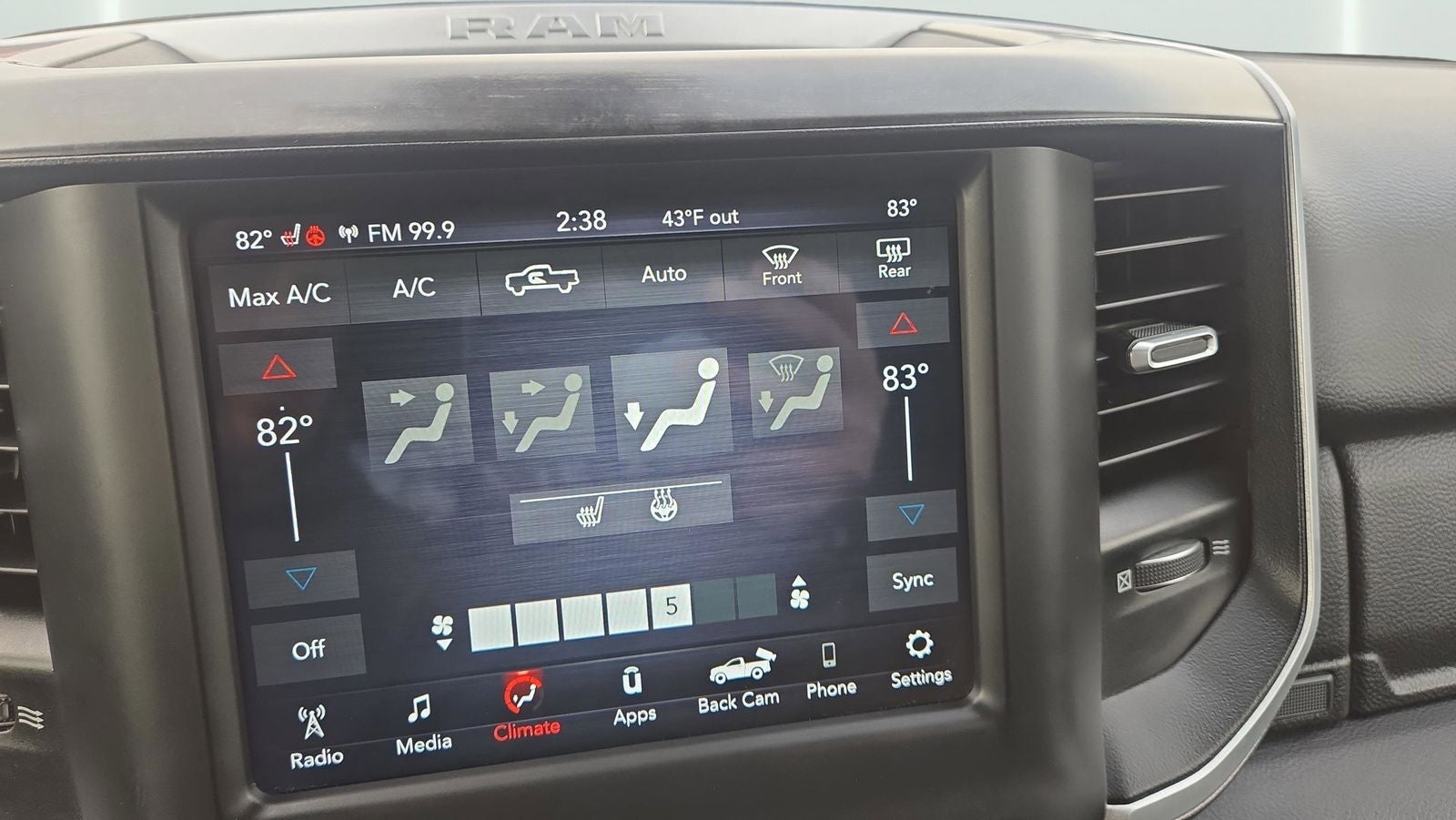 2020 RAM 1500 Big Horn Crew Cab 4x4 5'7' Box