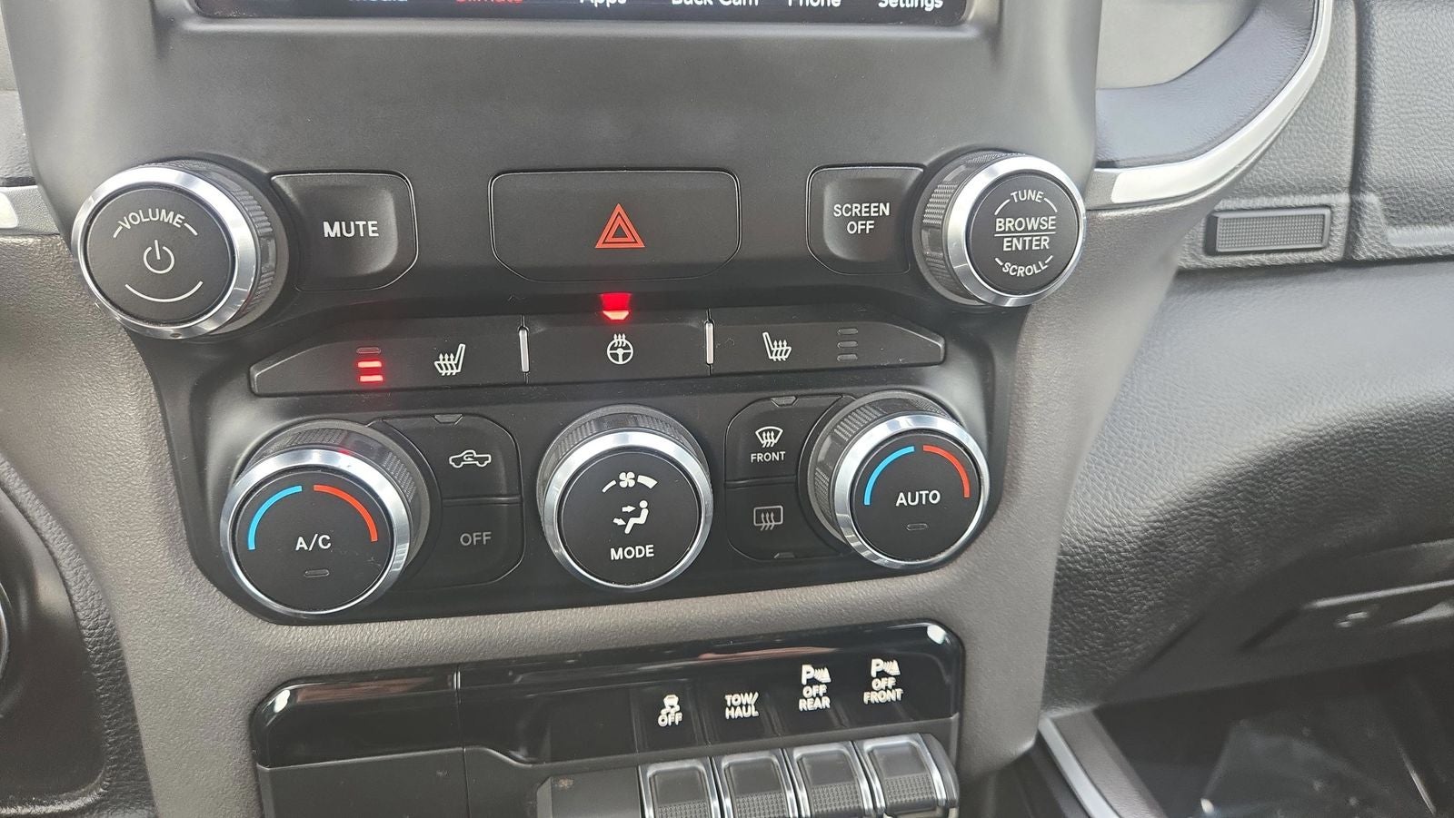 2020 RAM 1500 Big Horn Crew Cab 4x4 5'7' Box