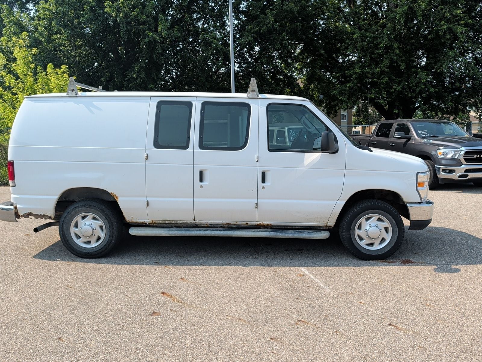 Used 2009 Ford E-Series Econoline Van Commercial with VIN 1FTNE24W39DA45103 for sale in Austin, Minnesota