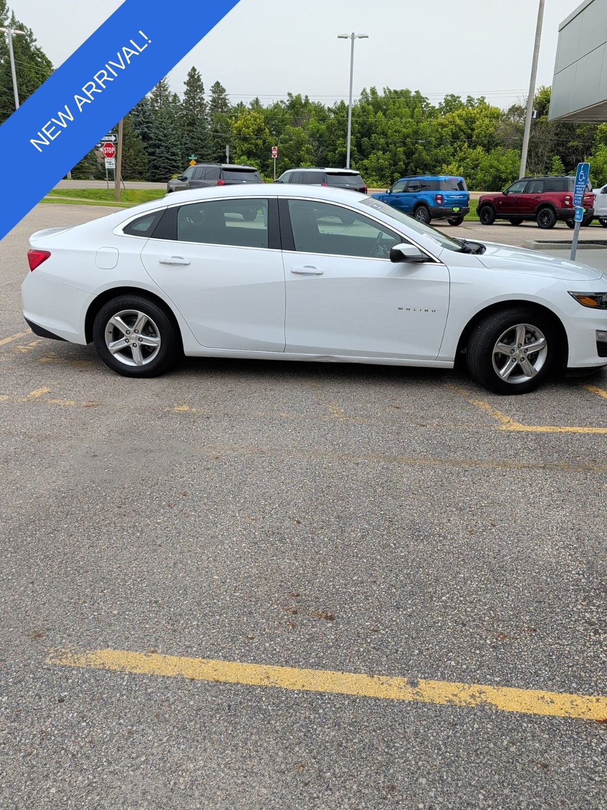 2022 Chevrolet Malibu FWD 1FL