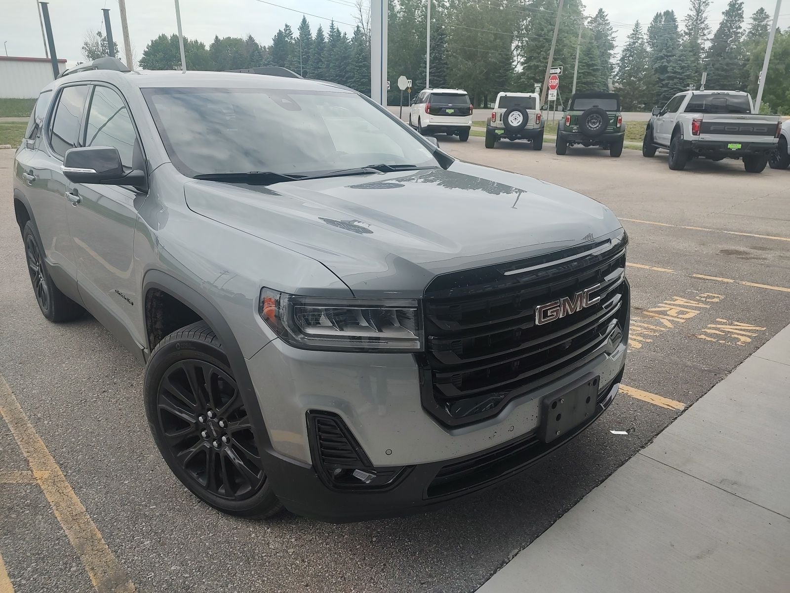 2023 GMC Acadia SLT