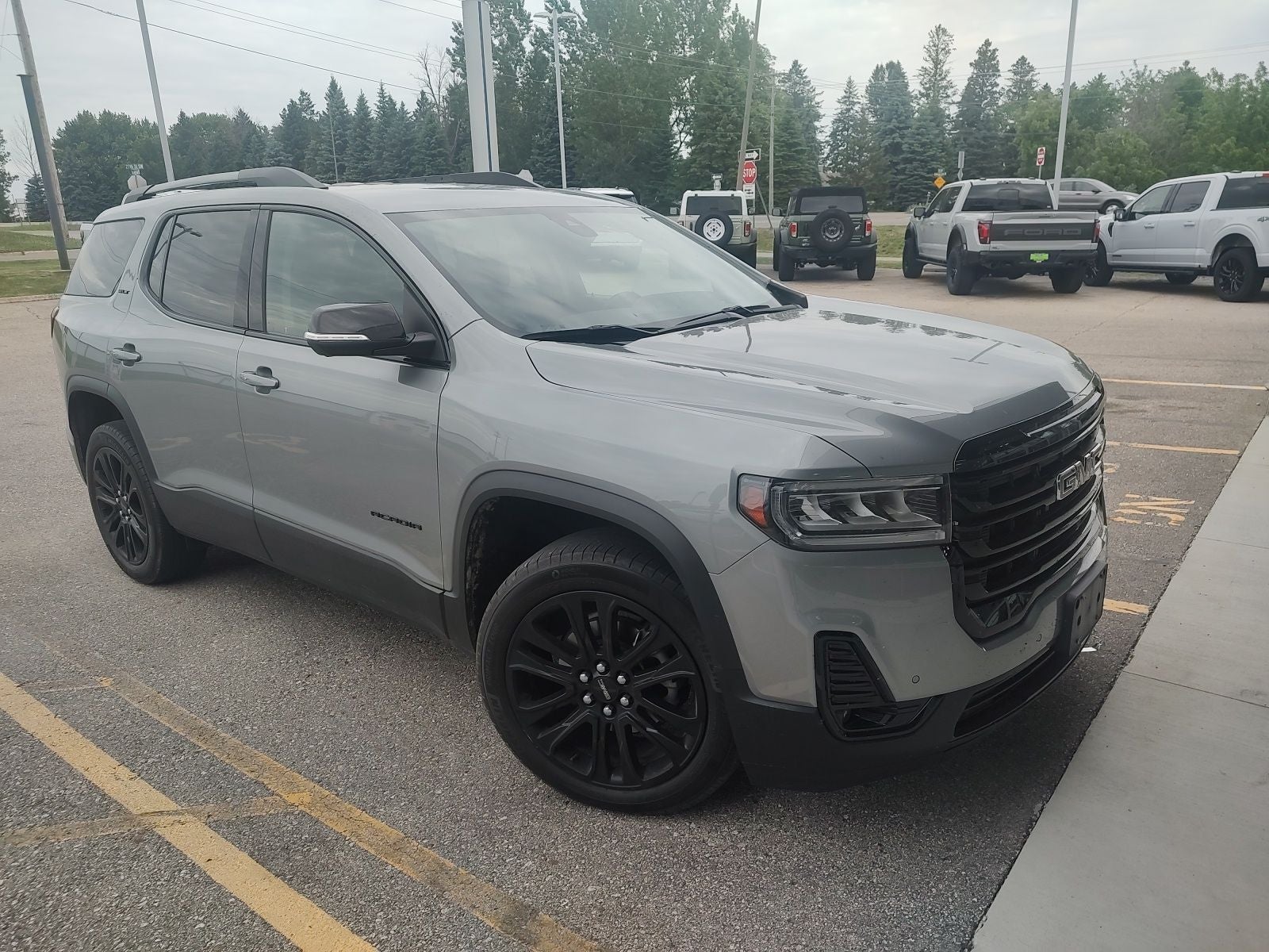 2023 GMC Acadia SLT