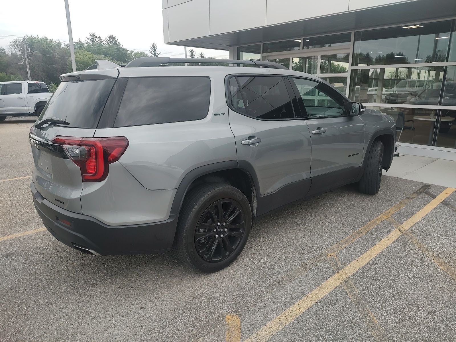 2023 GMC Acadia SLT