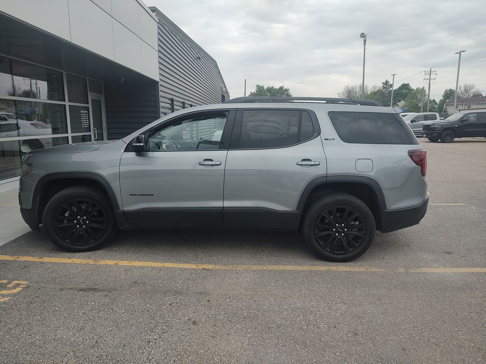 2023 GMC Acadia SLT