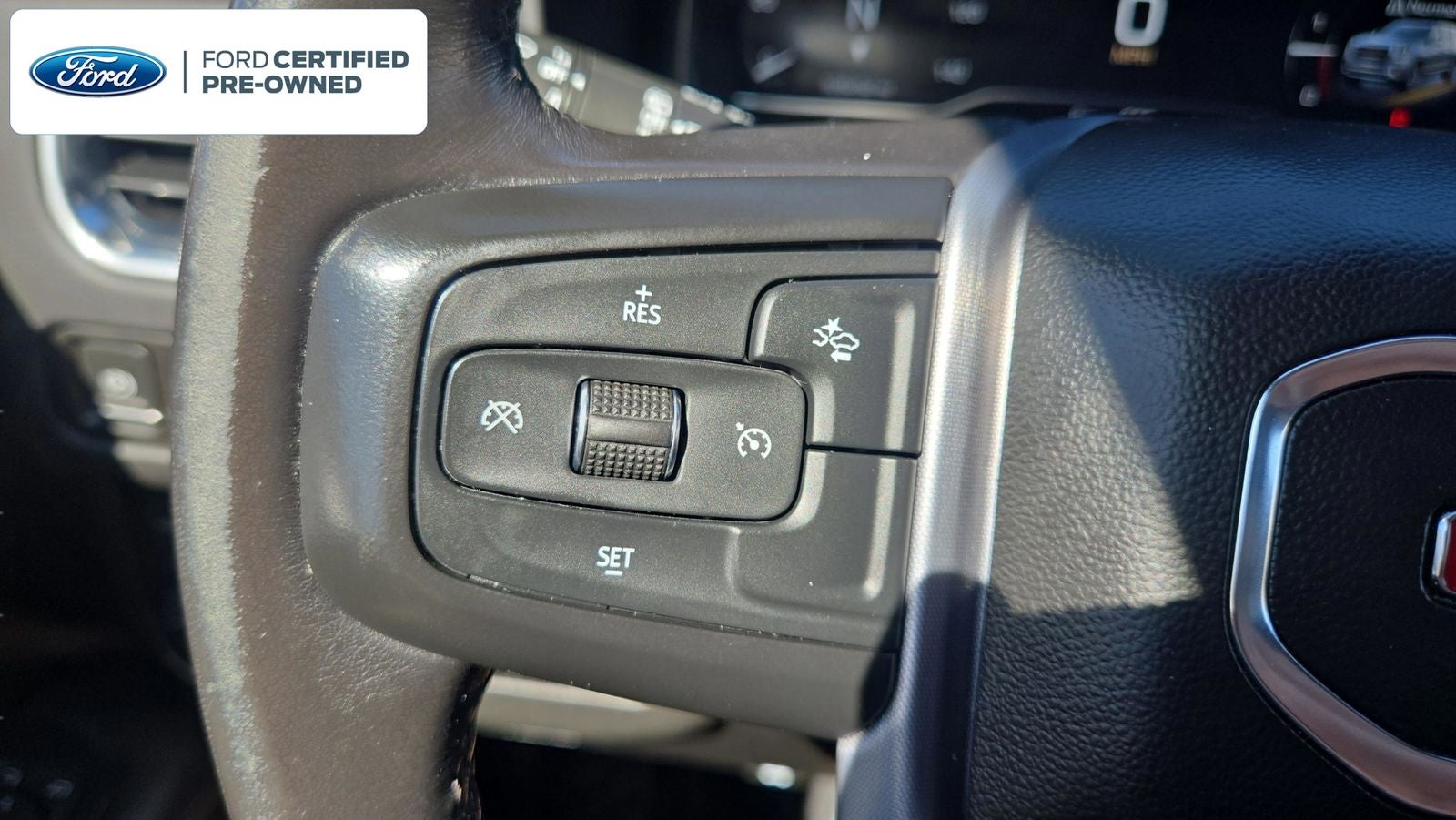 2023 GMC Yukon XL 4WD SLT