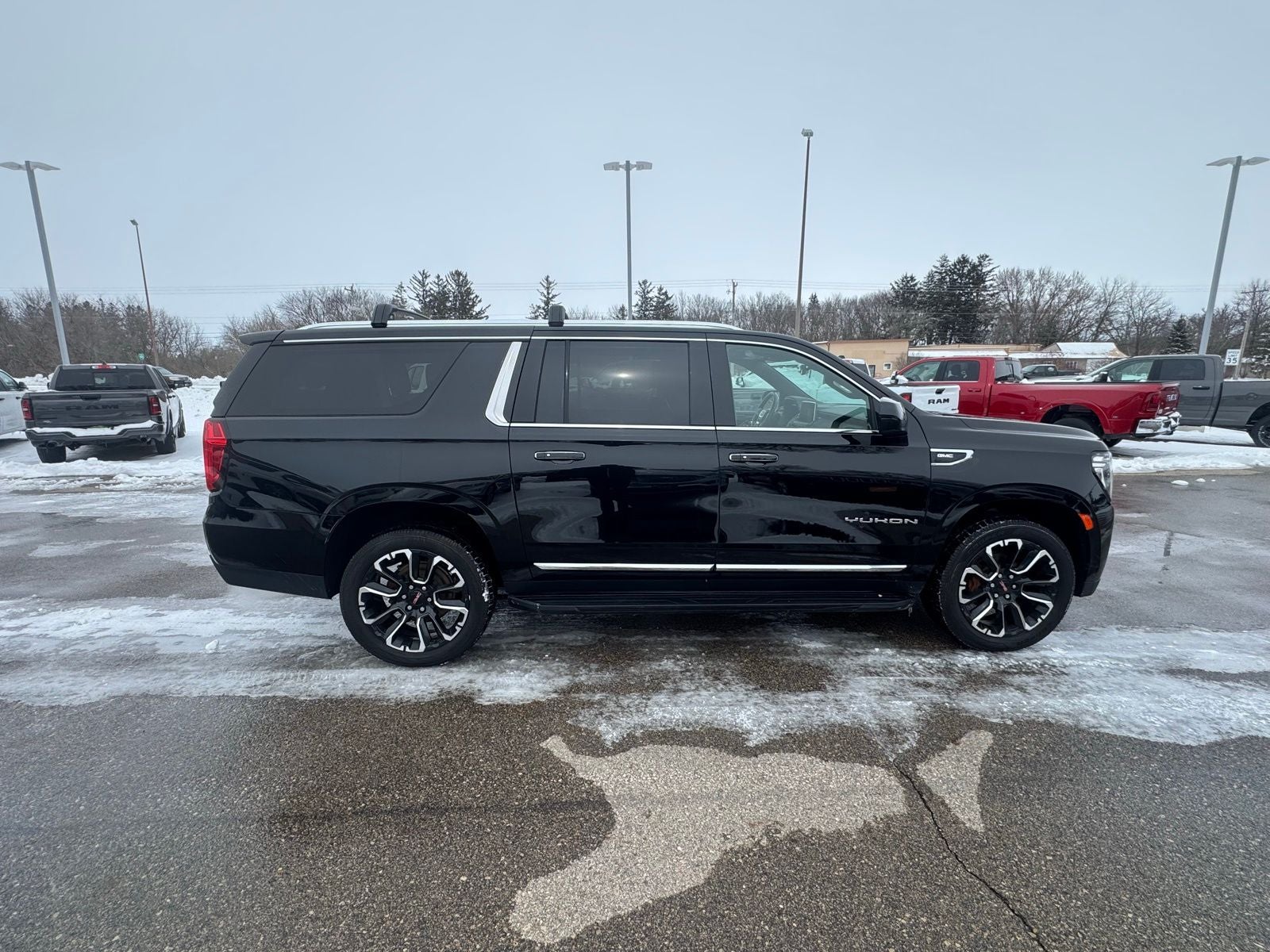 2023 GMC Yukon XL SLT
