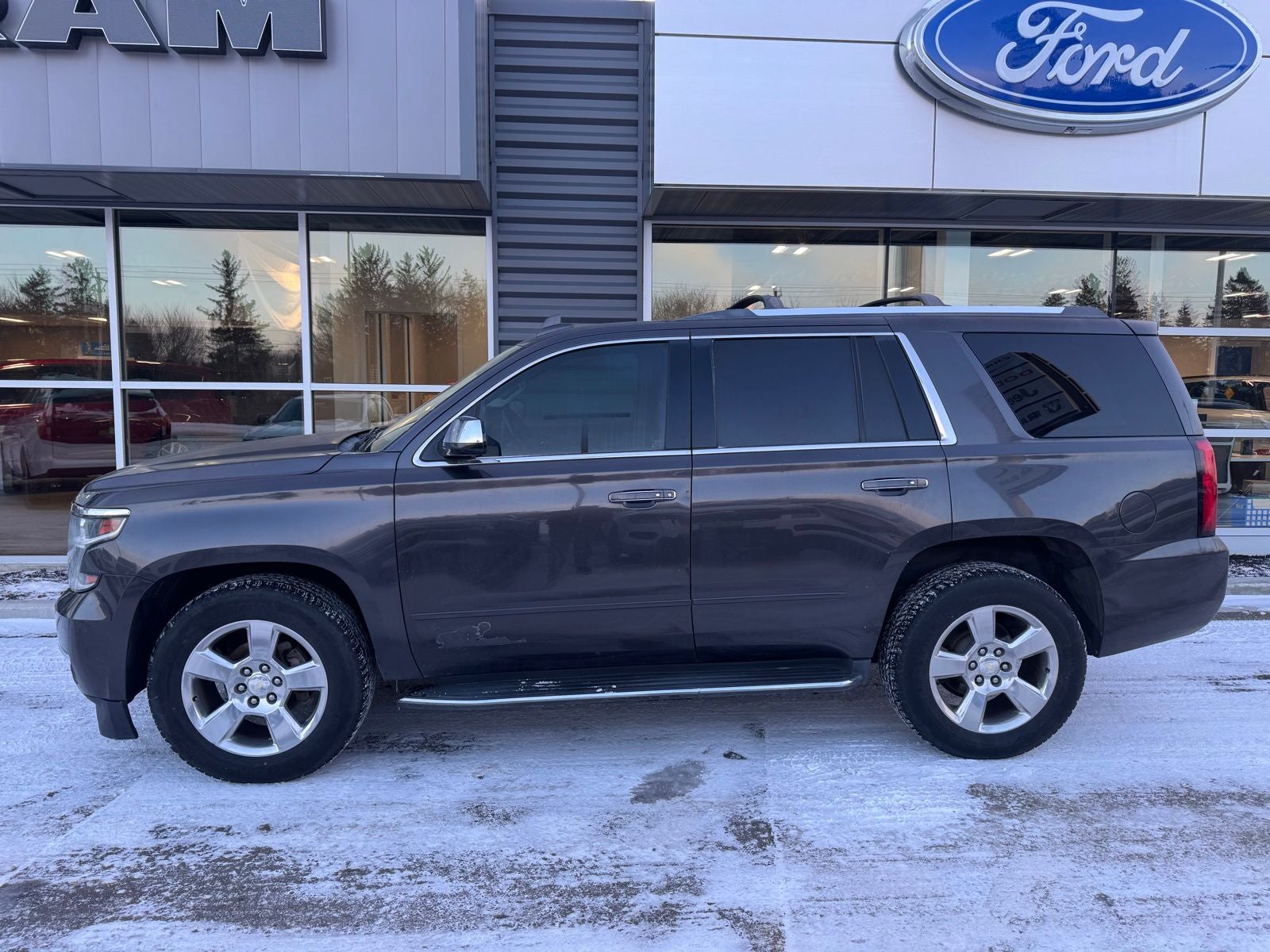 Used 2017 Chevrolet Tahoe Premier with VIN 1GNSKCKC3HR172081 for sale in Austin, Minnesota
