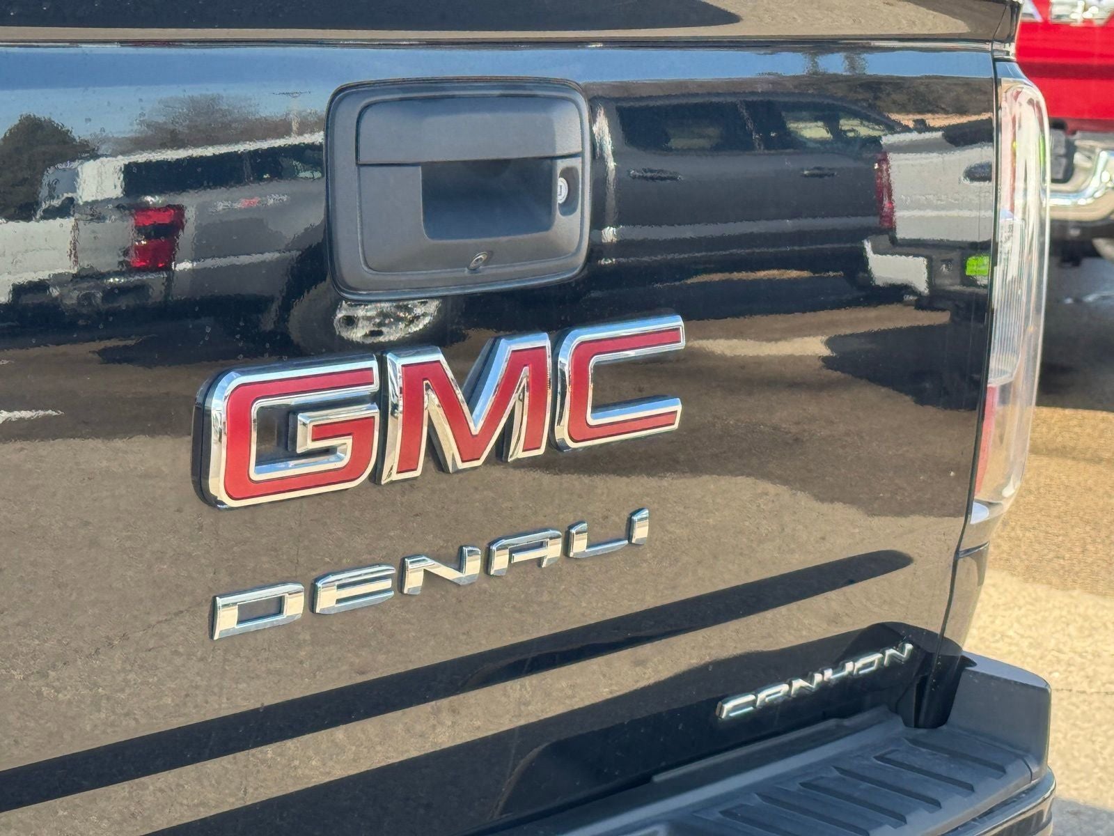 2022 GMC Canyon 4WD Crew Cab Short Box Denali