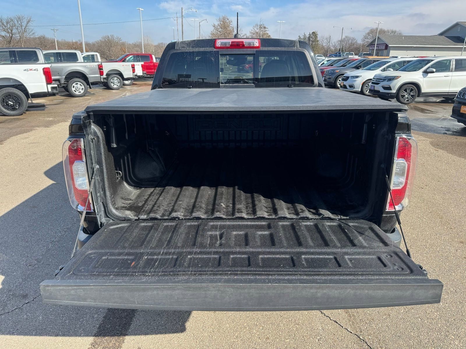 2022 GMC Canyon 4WD Crew Cab Short Box Denali