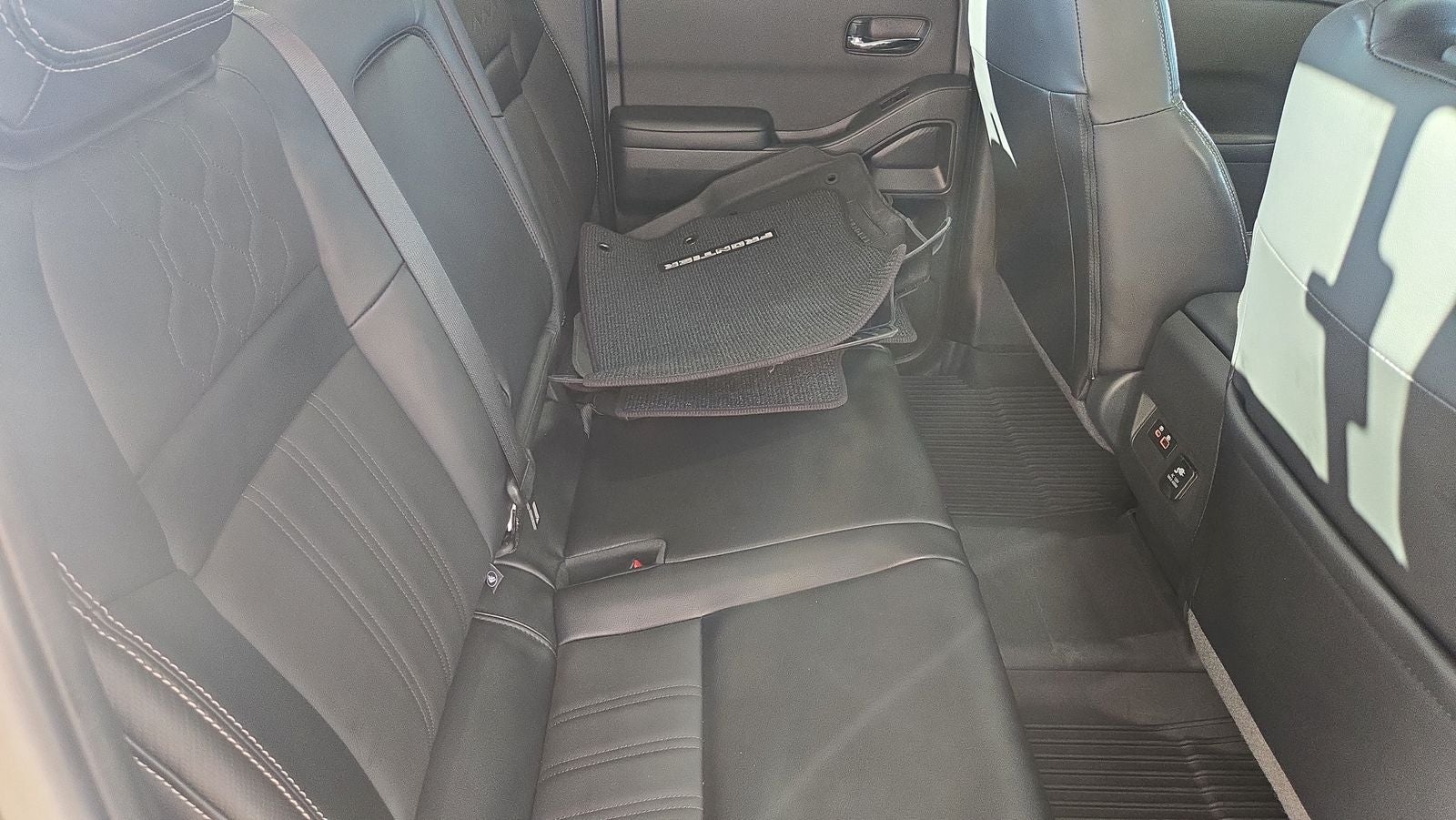 2025 Nissan Frontier Crew Cab SL 4x4
