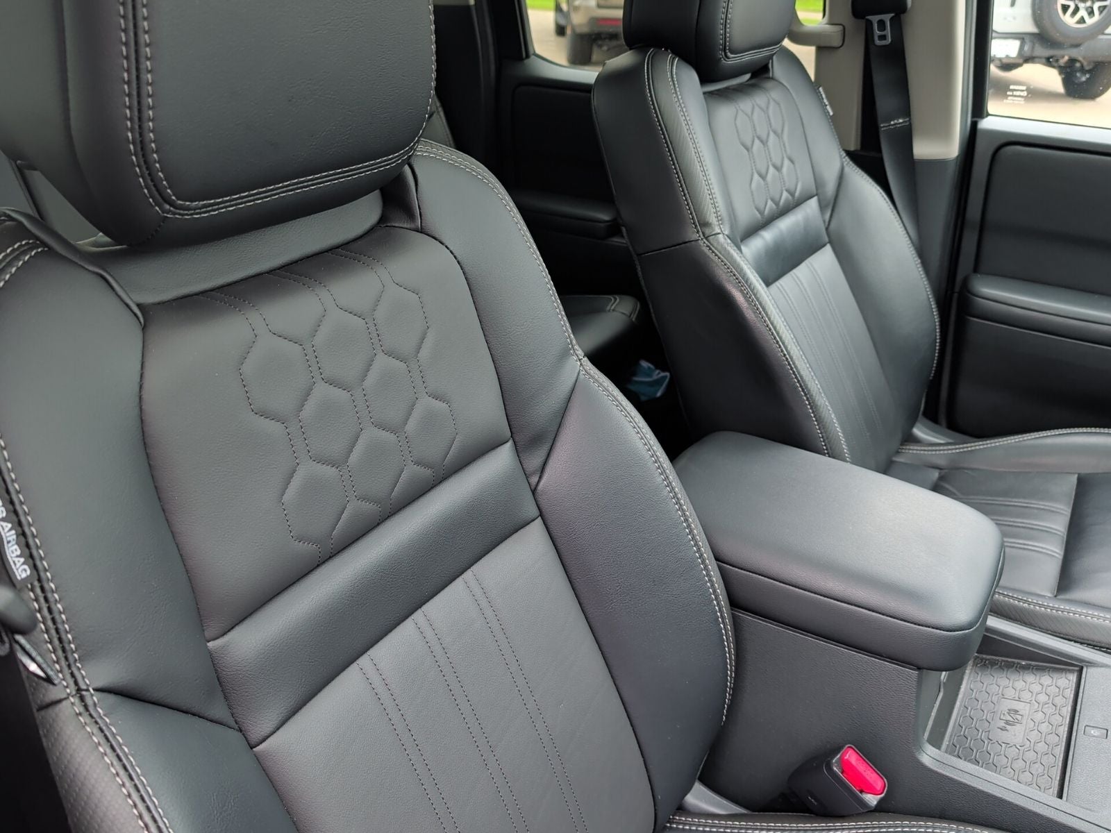 2025 Nissan Frontier Crew Cab SL 4x4