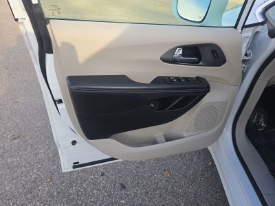 2022 Chrysler Pacifica Hybrid Touring L